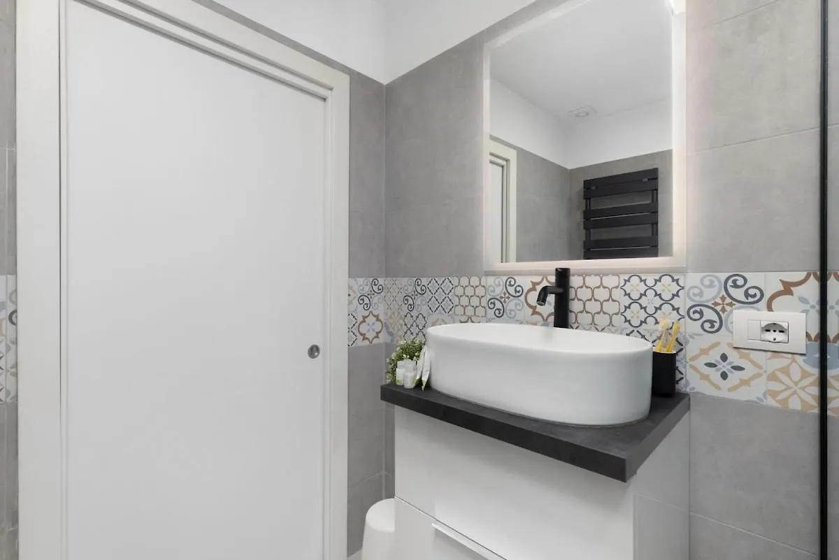 Elegant Junior Home Milano Ac & Fast Wi-Fi アパート