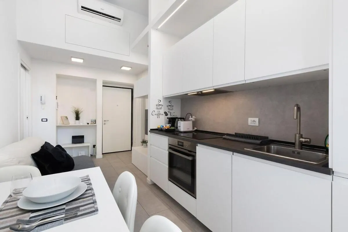 Elegant Junior Home Milano Ac & Fast Wi-Fi イタリア